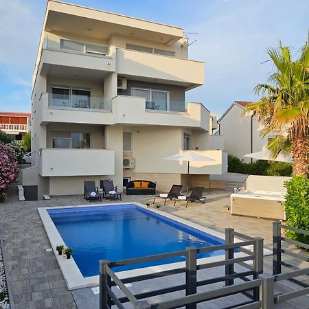 Apartments Pool Villa Aldura โนวาลยา ภายนอก รูปภาพ