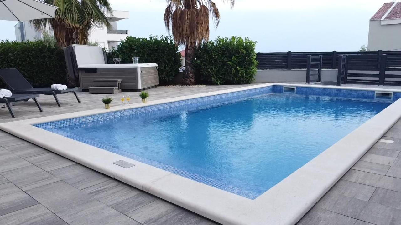 Apartments Pool Villa Aldura โนวาลยา ภายนอก รูปภาพ