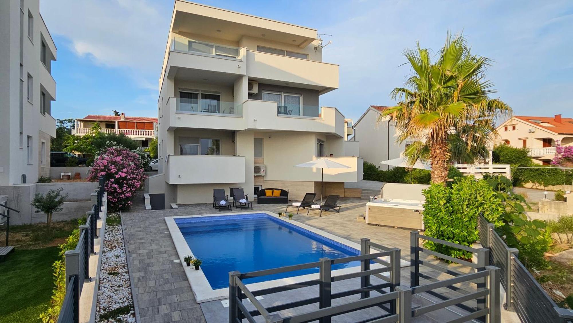 Apartments Pool Villa Aldura โนวาลยา ภายนอก รูปภาพ
