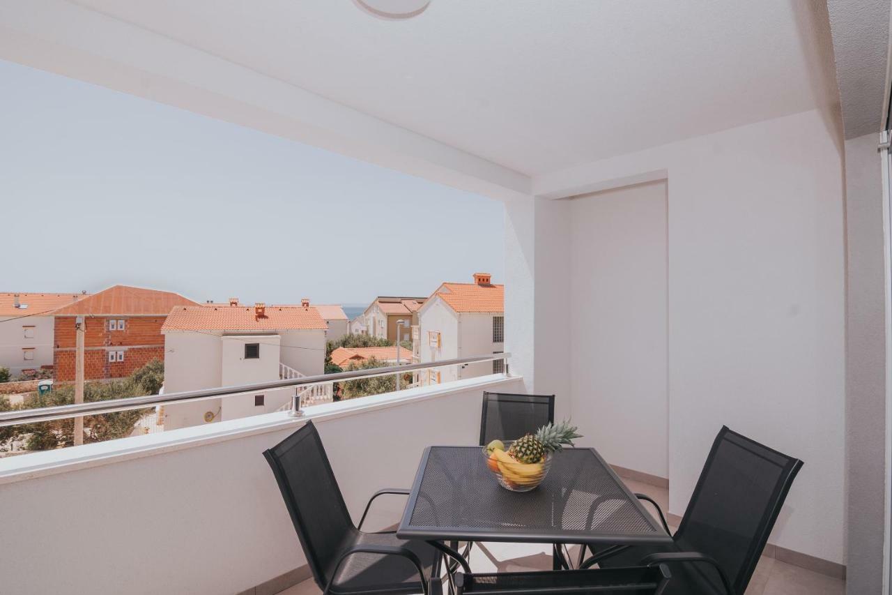 Apartments Pool Villa Aldura โนวาลยา ภายนอก รูปภาพ