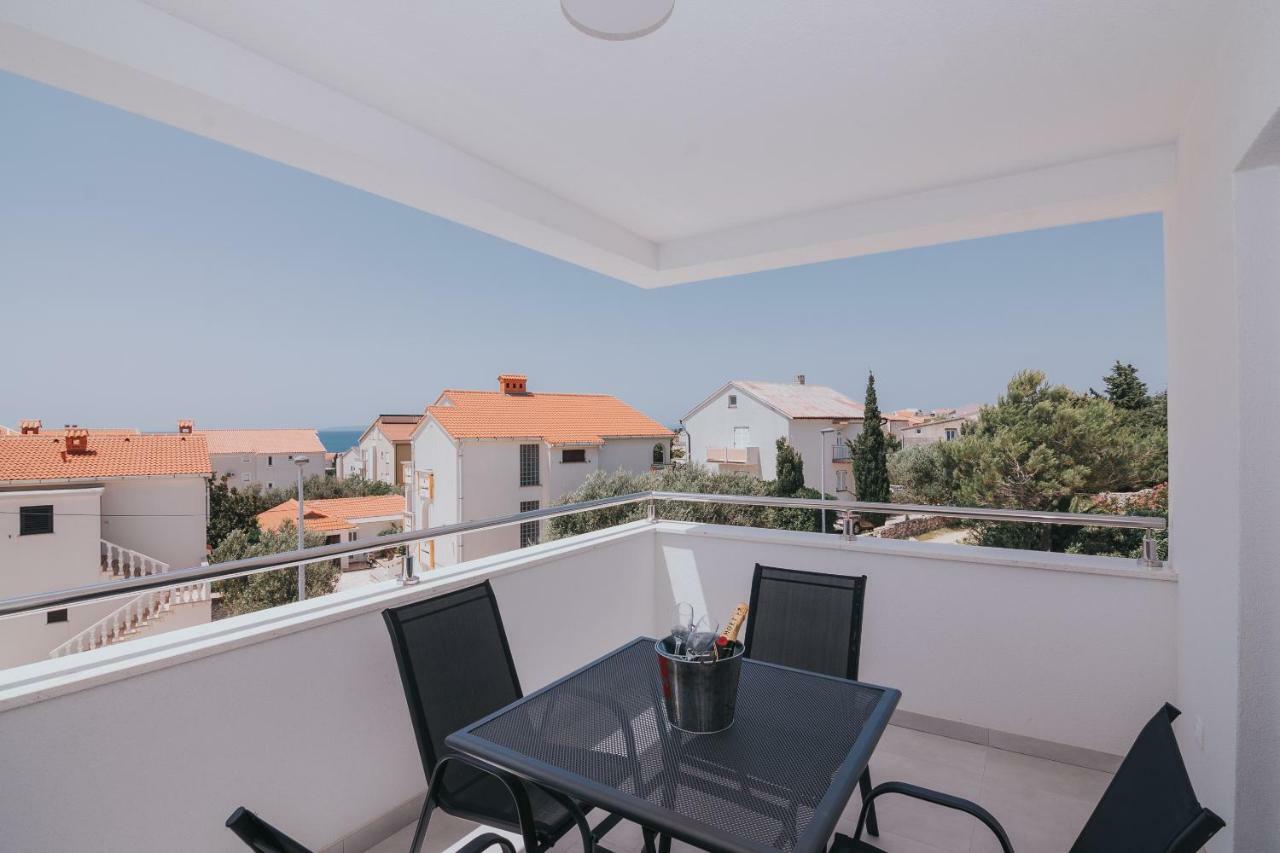Apartments Pool Villa Aldura โนวาลยา ภายนอก รูปภาพ