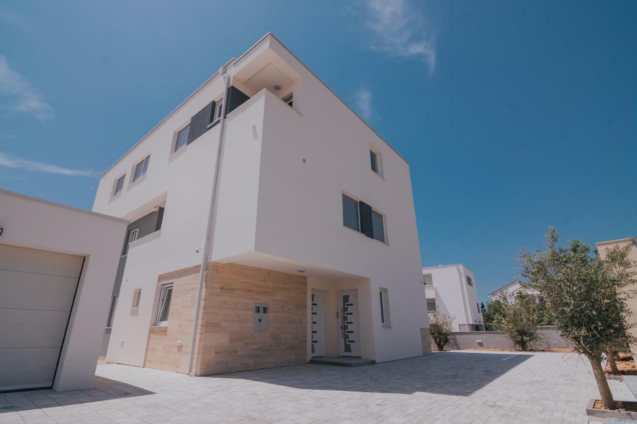 Apartments Pool Villa Aldura โนวาลยา ภายนอก รูปภาพ